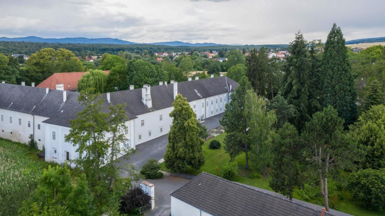 Boutique Hotel Zum Oberjager, Schloss Lakompak Kültér fotó